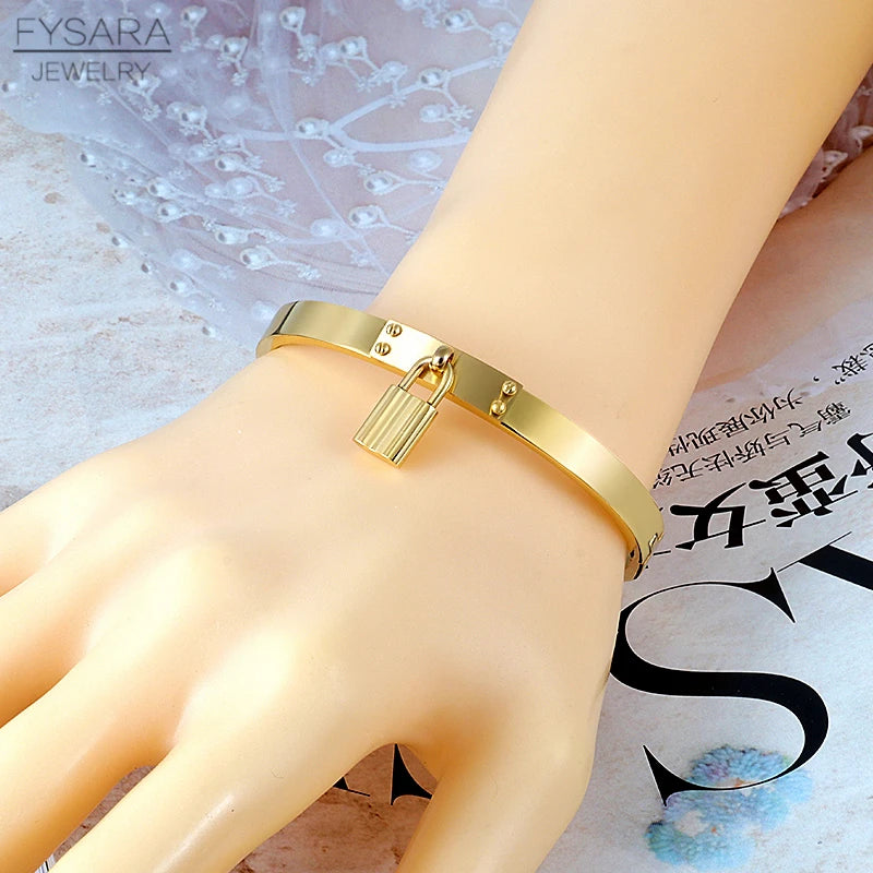 π FYSARA Fashion Lock Charm Bracelet β Stainless Steel Black & Gold