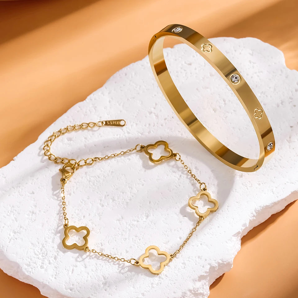 💖 2PCS French Lucky Heart Bracelet Set – Trendy and Elegant Charm