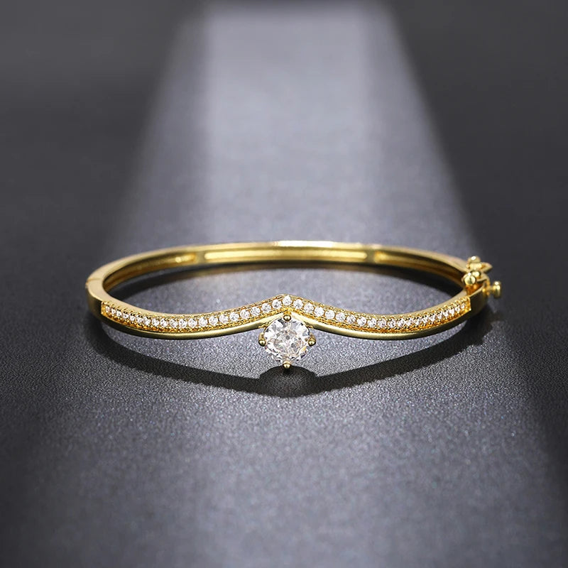 ✨ HUITAN Luxus-Armreif mit 18 Karat Goldbeschichtung – Eleganter Statement-Schmuck mit Zirkonia für Damen