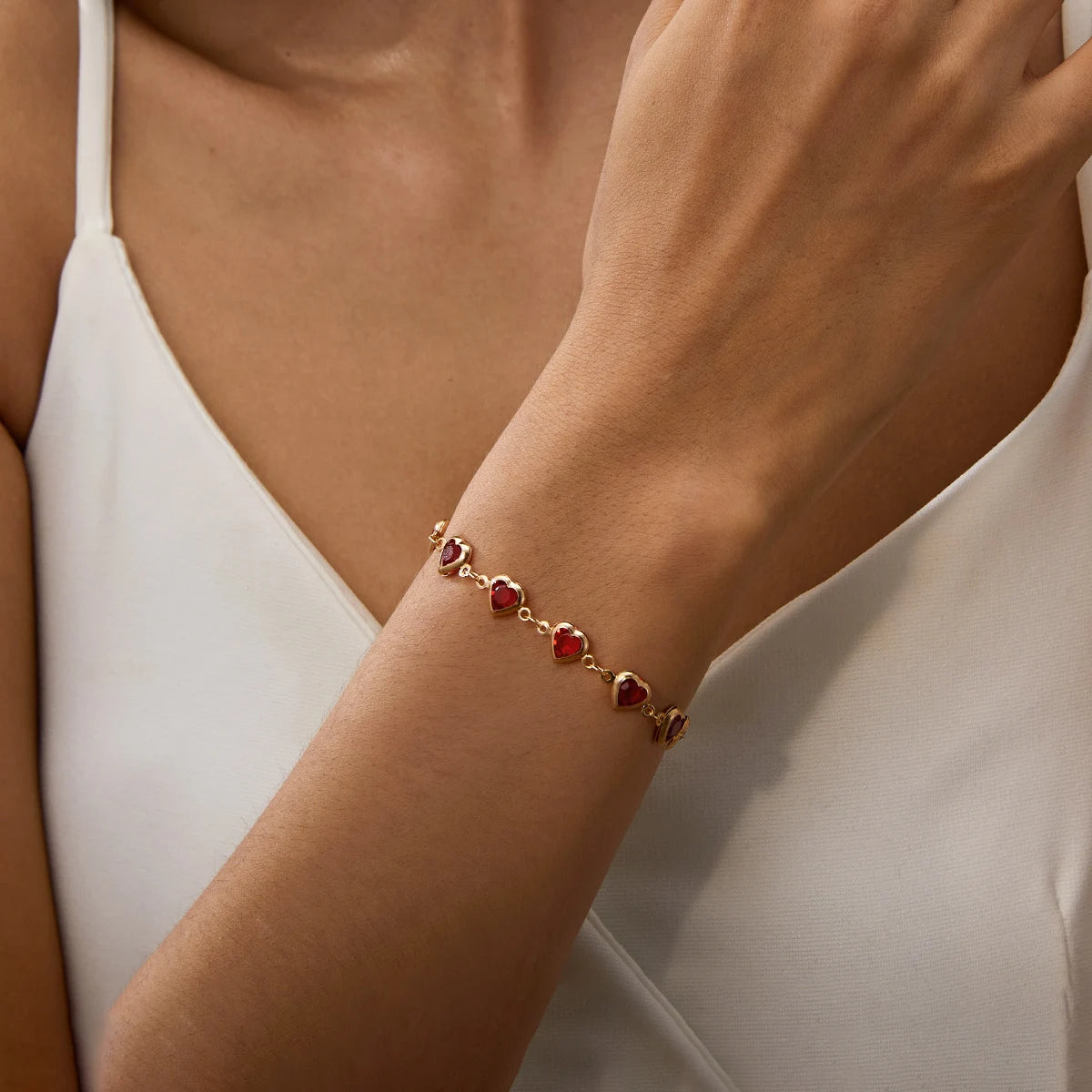 ❤️ Elegant Red Crystal Heart Bracelet – 18K Gold Plated Charm Jewelry