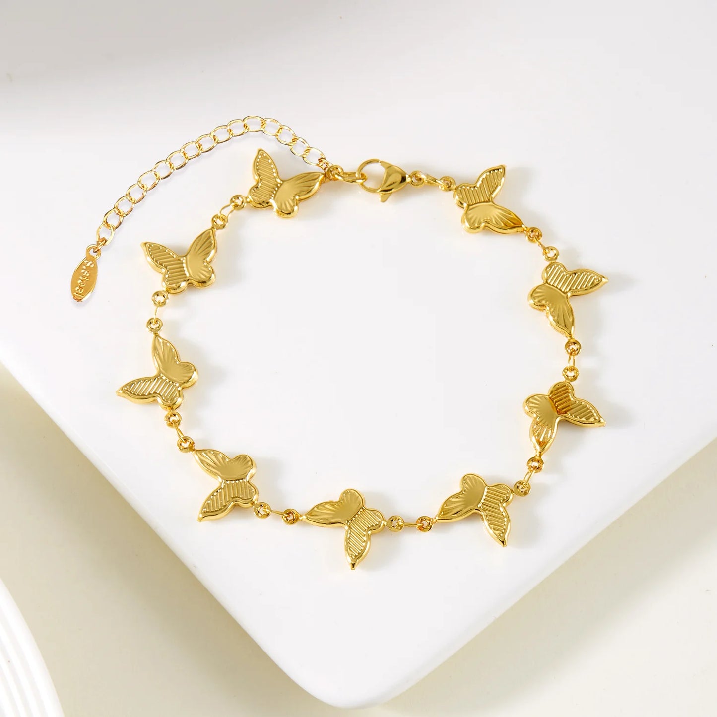 🦋 Elegantes goldenes Schmetterlingsarmband – Leichter Luxus im koreanischen Stil