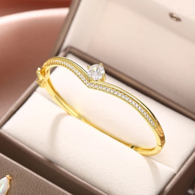 ✨ HUITAN Luxus-Armreif mit 18 Karat Goldbeschichtung – Eleganter Statement-Schmuck mit Zirkonia für Damen