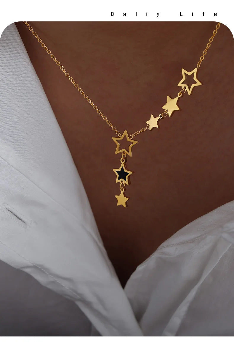 ⭐ Trendy Star – Halskette mit Sternanhänger aus goldenem Edelstahl mit schwarzem Acryl-Akzent