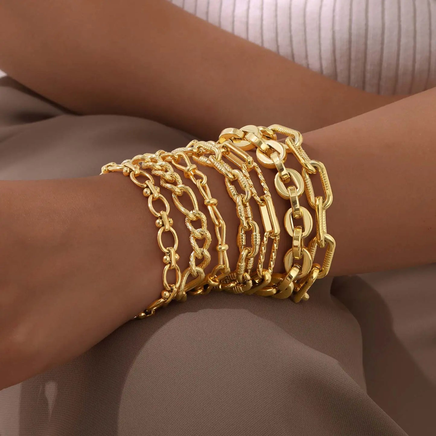 ✨ 18K Gold Plated Geometric Charm Bracelet – Stainless Steel Twist Chain for Women and Girls