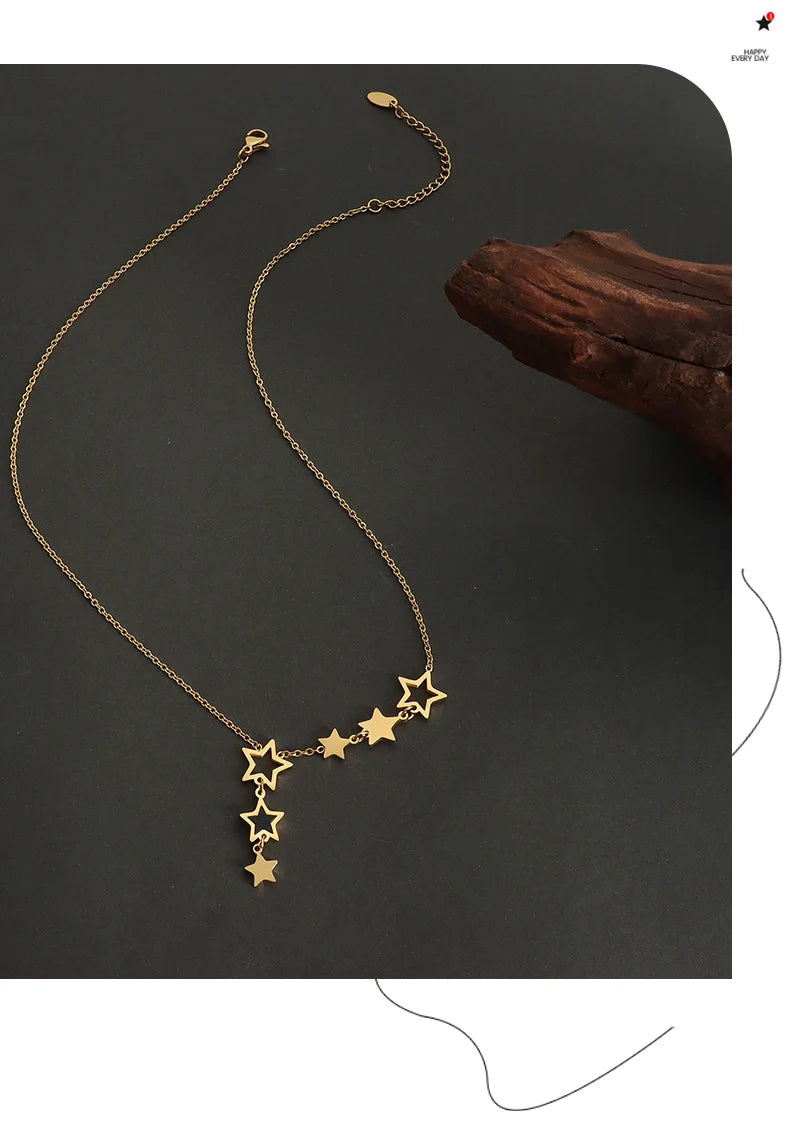 ⭐ Trendy Star – Halskette mit Sternanhänger aus goldenem Edelstahl mit schwarzem Acryl-Akzent