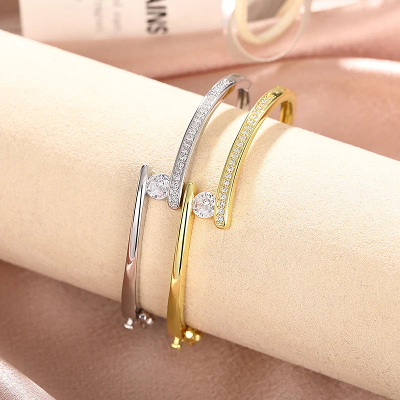 ✨ HUITAN Luxus-Armreif mit 18 Karat Goldbeschichtung – Eleganter Statement-Schmuck mit Zirkonia für Damen