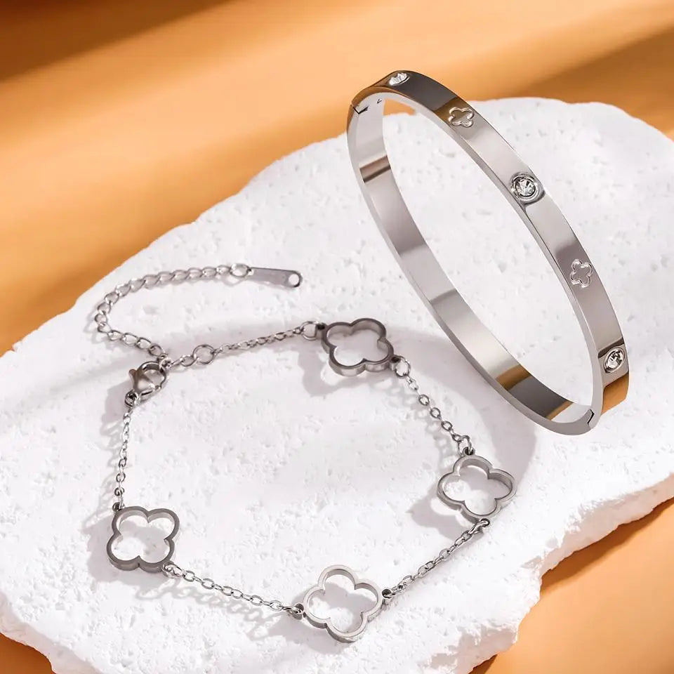 💖 2PCS French Lucky Heart Bracelet Set – Trendy and Elegant Charm