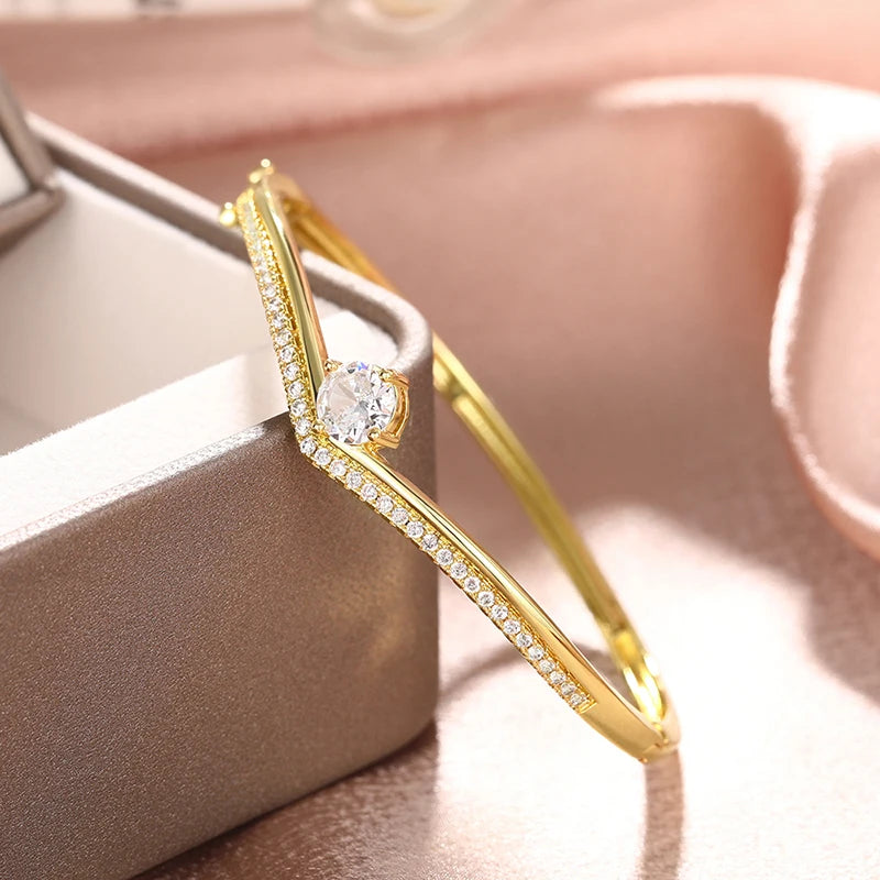 ✨ HUITAN Luxus-Armreif mit 18 Karat Goldbeschichtung – Eleganter Statement-Schmuck mit Zirkonia für Damen