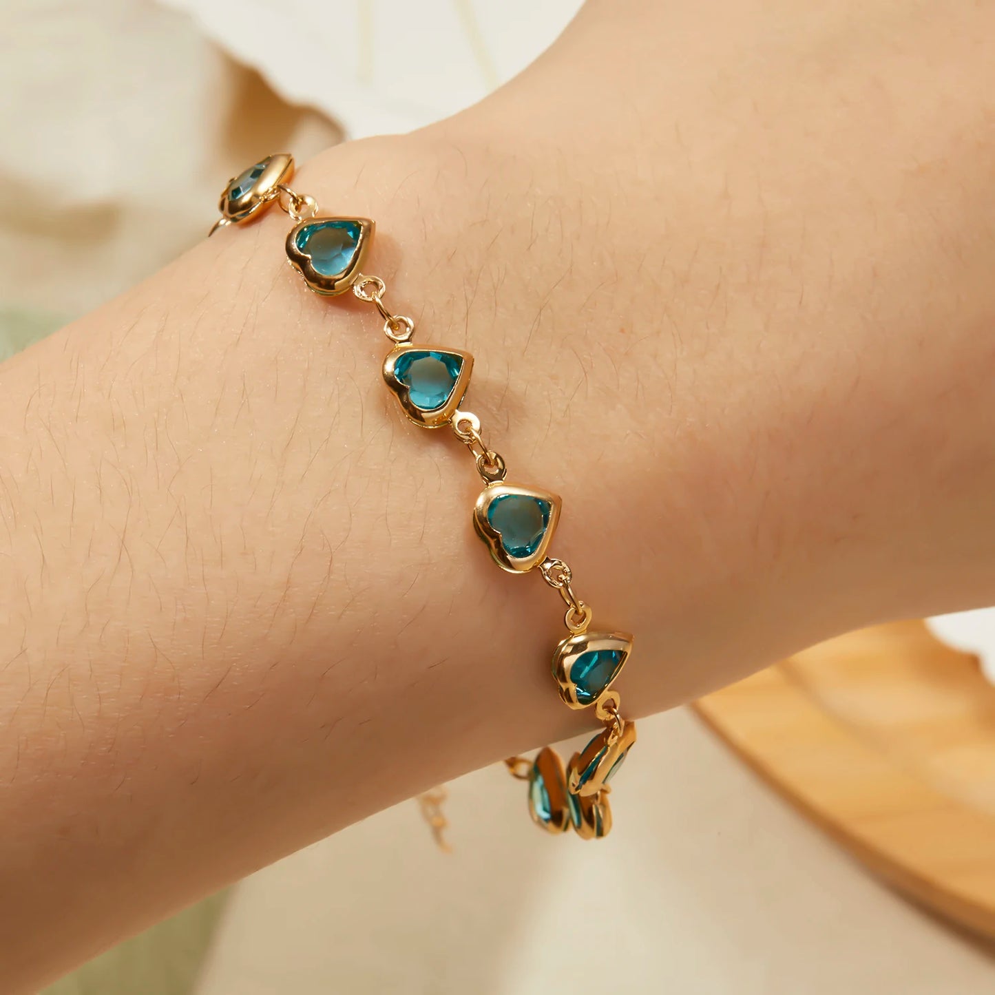 ❤️ Elegant Red Crystal Heart Bracelet – 18K Gold Plated Charm Jewelry