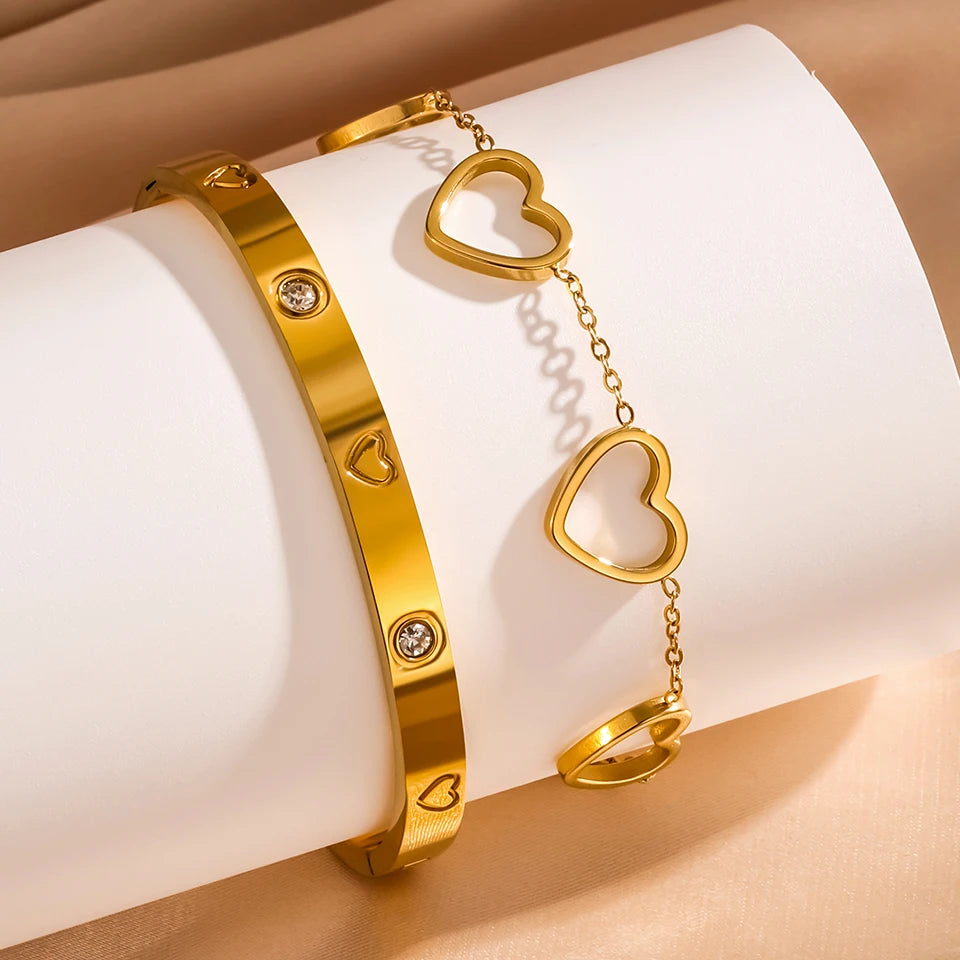 💖 2PCS French Lucky Heart Bracelet Set – Trendy and Elegant Charm