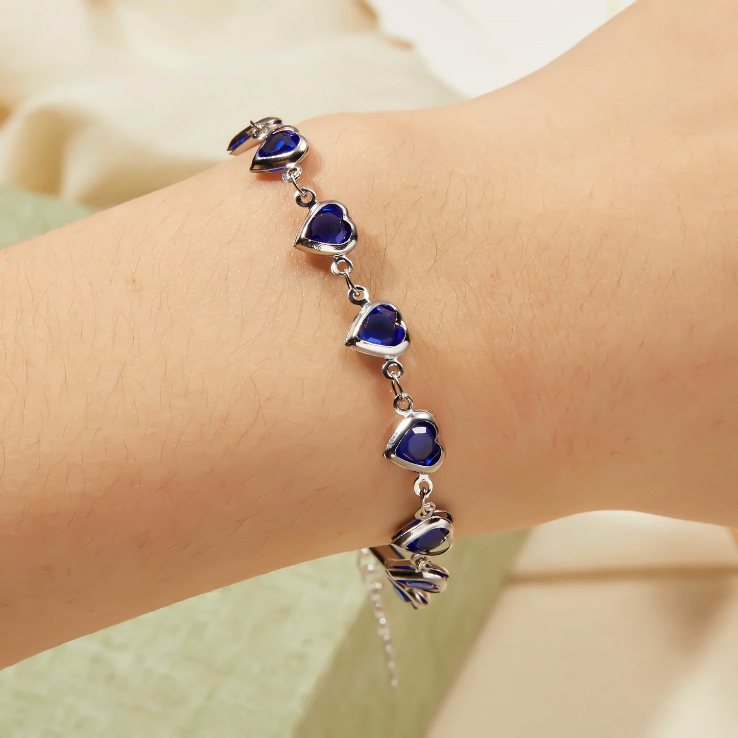 ❤️ Elegant Red Crystal Heart Bracelet – 18K Gold Plated Charm Jewelry