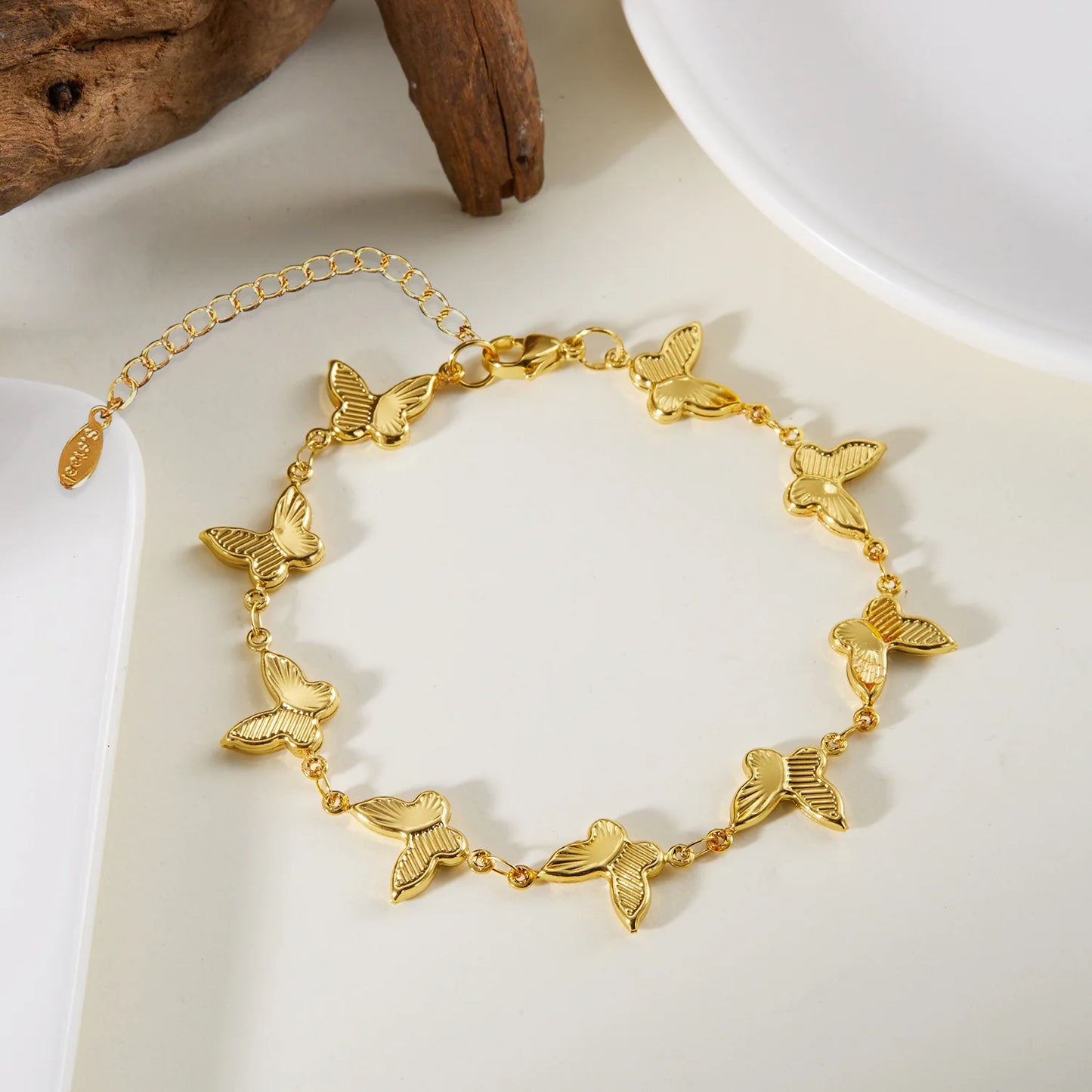 🦋 Elegantes goldenes Schmetterlingsarmband – Leichter Luxus im koreanischen Stil