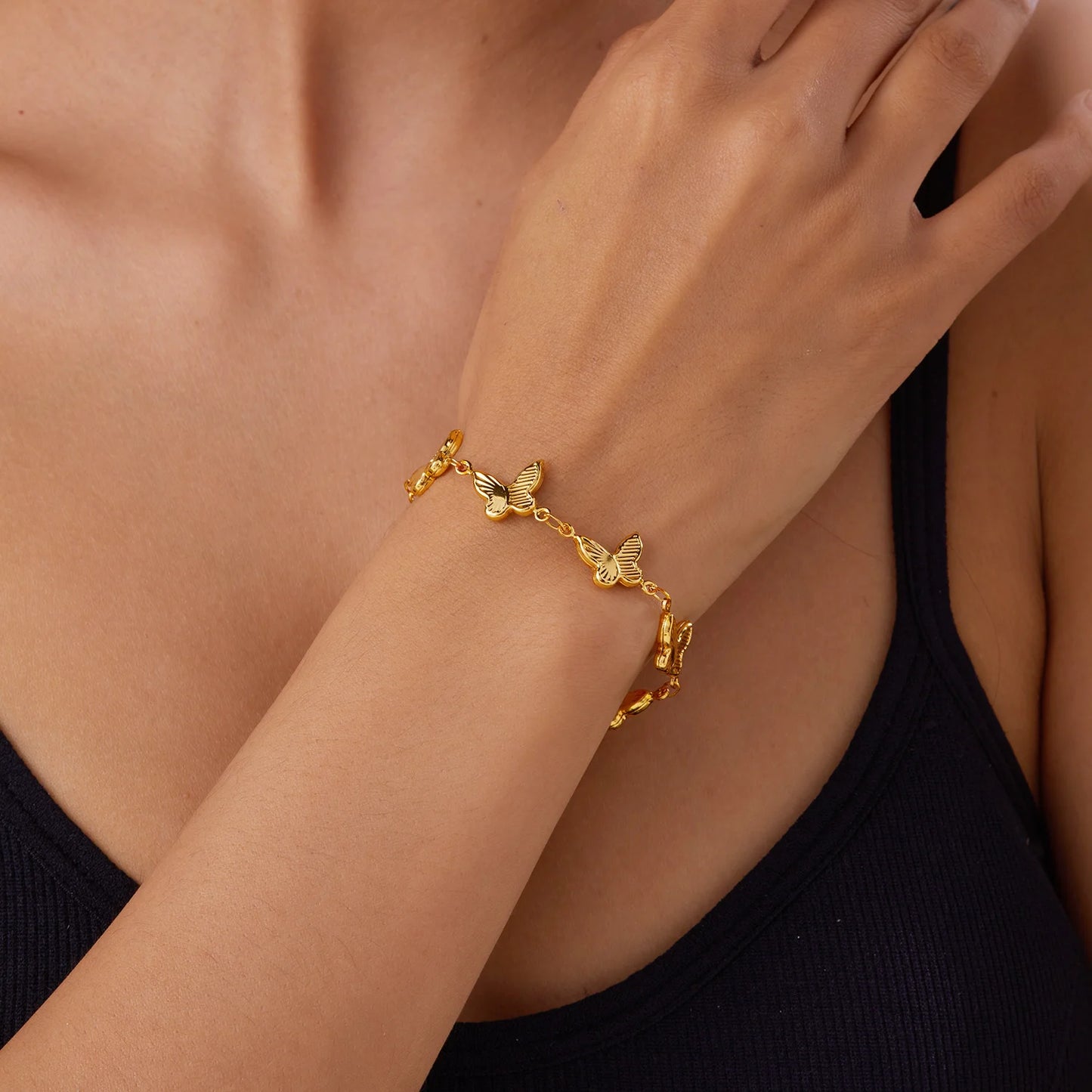 🦋 Elegantes goldenes Schmetterlingsarmband – Leichter Luxus im koreanischen Stil