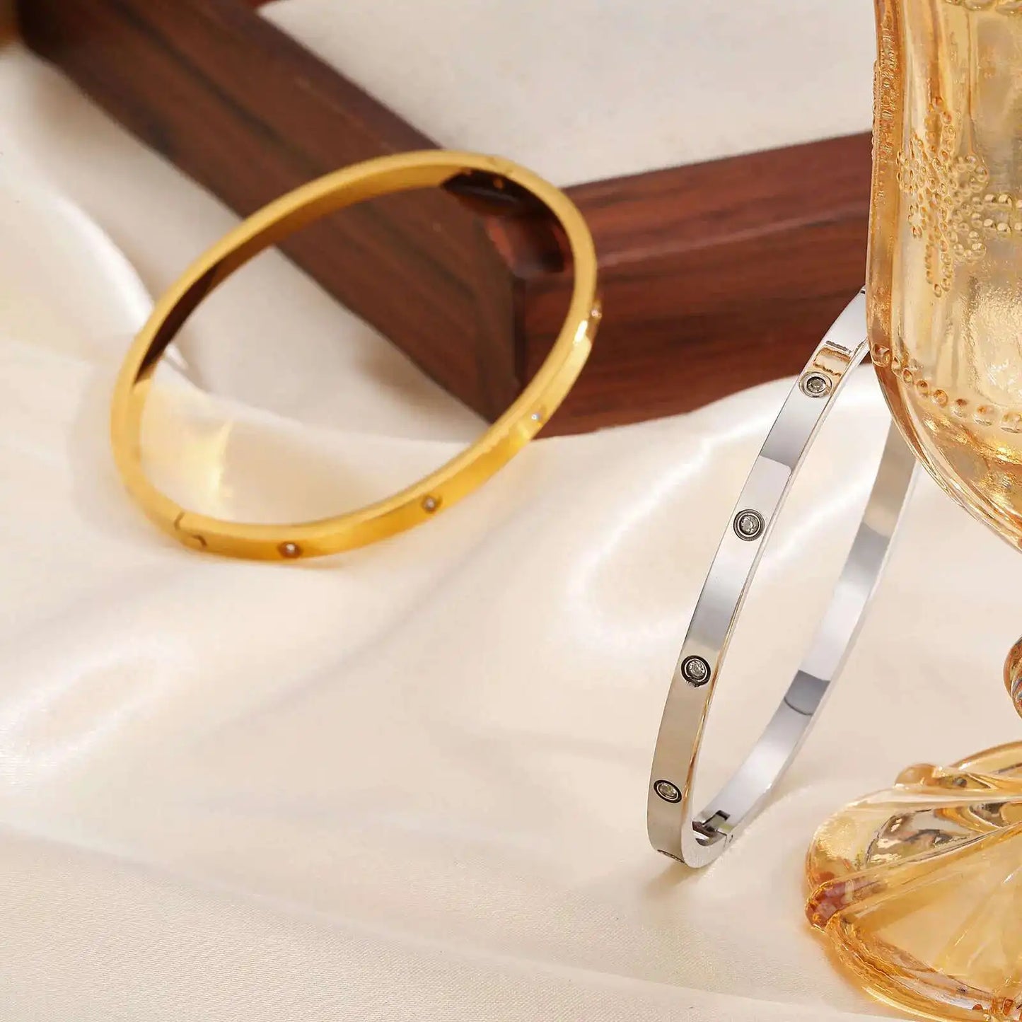 π 18K Gold-Plated Waterproof Luxury Bangle β Stainless Steel with Round Zircon Stones