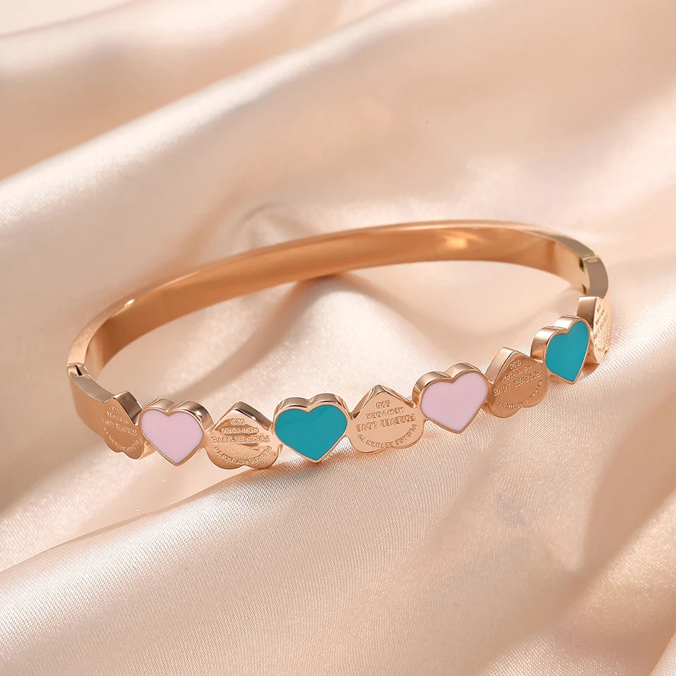 ❤️ Modischer Armreif mit Herzanhänger – Edelstahl-Hochzeitsarmband | Elegantes Schmuckgeschenk für Frauen