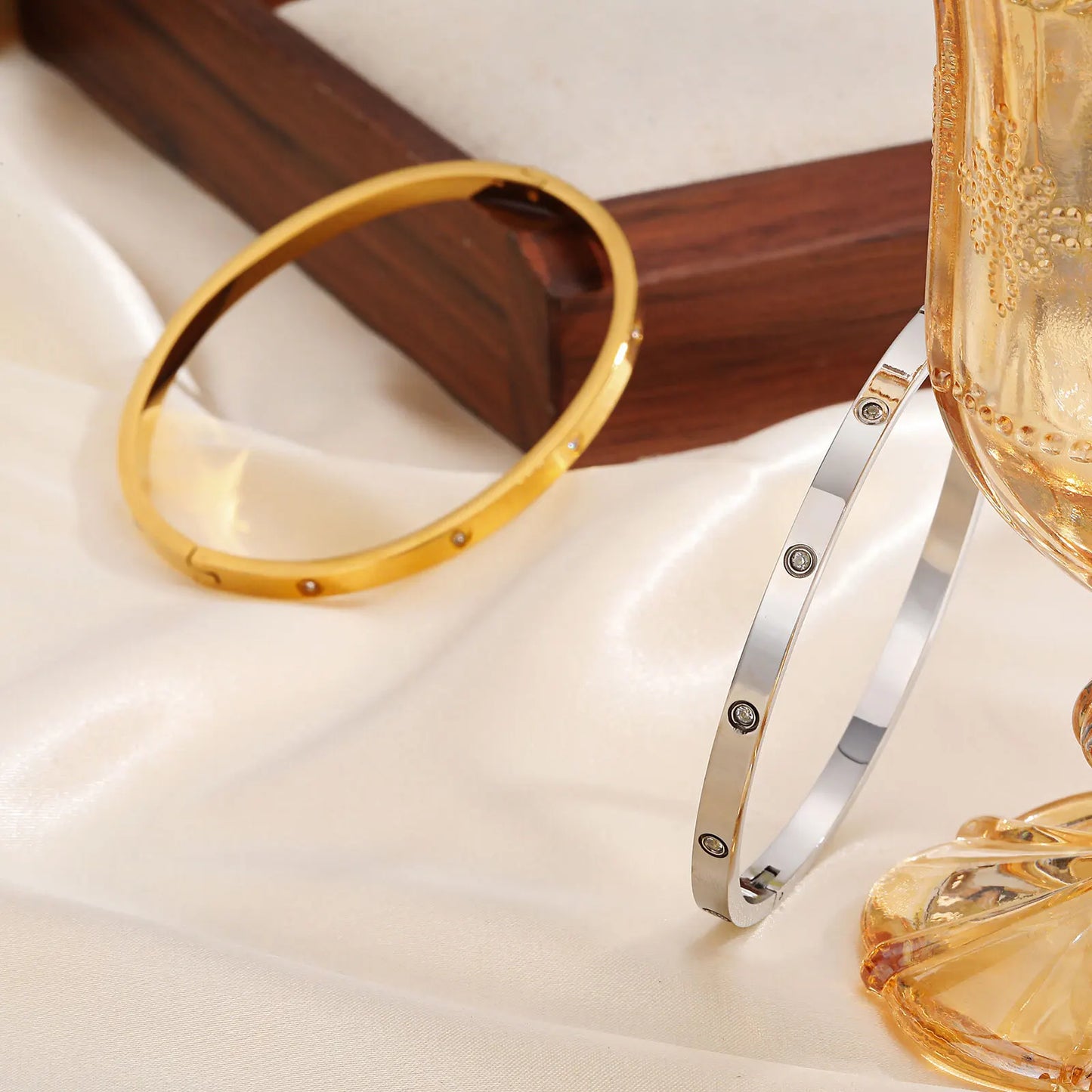 π 18K Gold-Plated Waterproof Luxury Bangle β Stainless Steel with Round Zircon Stones