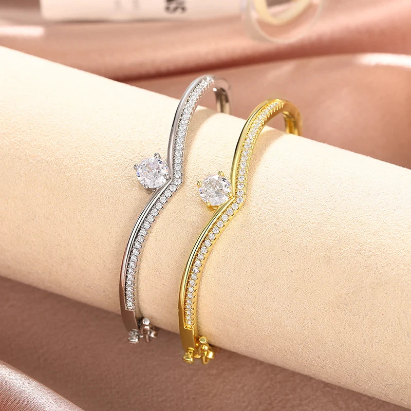 ✨ HUITAN Luxus-Armreif mit 18 Karat Goldbeschichtung – Eleganter Statement-Schmuck mit Zirkonia für Damen