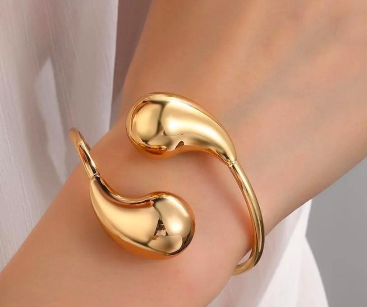 Elegantes goldenes Edelstahlarmband – Zeitloser Glanz, müheloser Stil