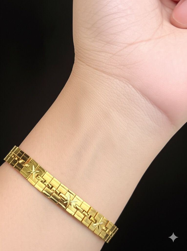 Elegantes Gliederarmband aus goldenem Edelstahl