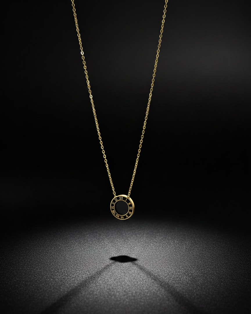 Trendige Halskette aus Edelstahl in Mondform