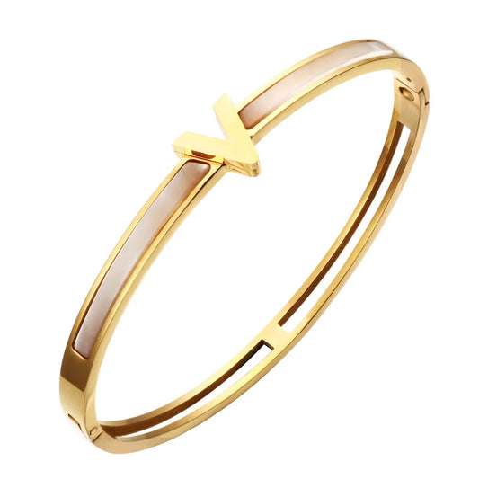 ✨ JINHUI 18 Karat vergoldeter Edelstahl-Armreif mit V-Buchstaben – Trendiges Bettelarmband 