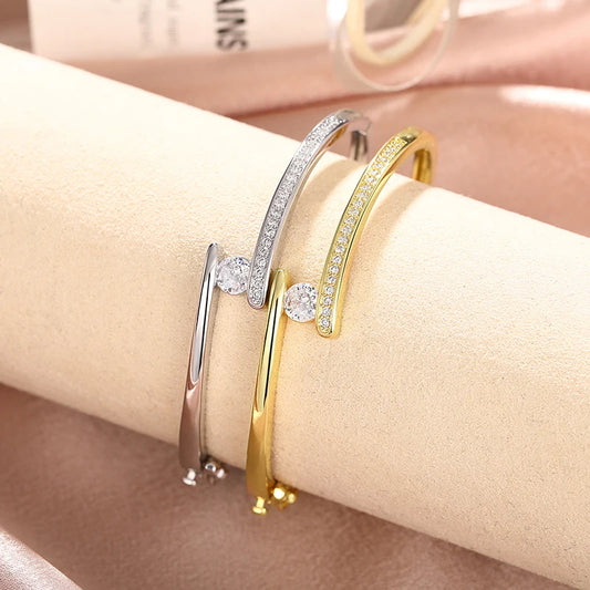 ✨ HUITAN Luxus-Armreif mit 18 Karat Goldbeschichtung – Eleganter Statement-Schmuck mit Zirkonia für Damen 