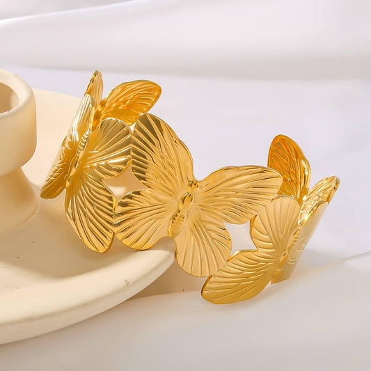 Elegantes Armband aus goldenem Edelstahl mit Sternen