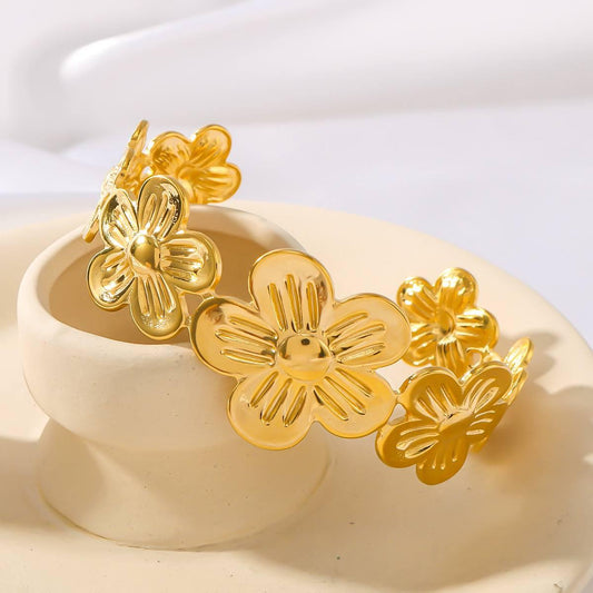 Elegantes Armband aus goldenem Edelstahl mit Sternen