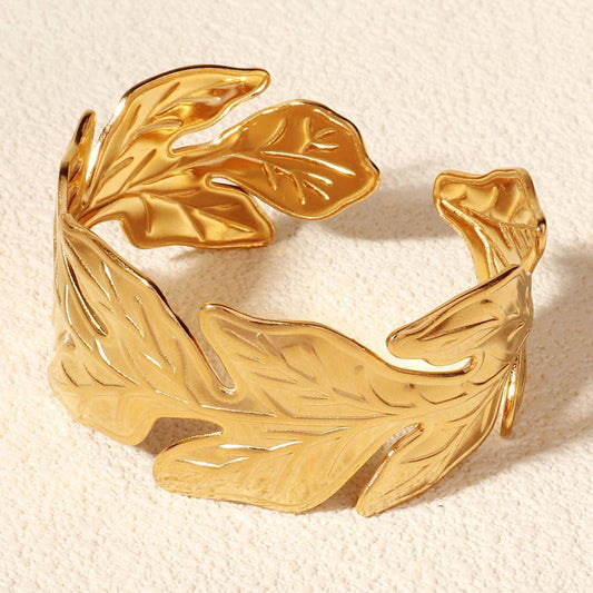 Elegantes Armband aus goldenem Edelstahl mit Sternen